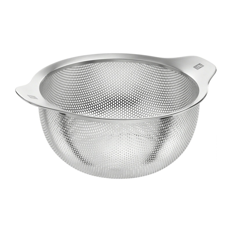 Accessories  – 7.8″ 18/10 Stainless Steel Strainer – Medium