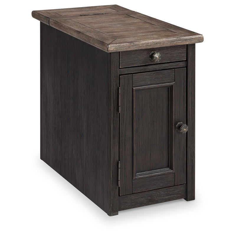 Tyler Creek – Grayish Brown / Black – Chair Side End Table