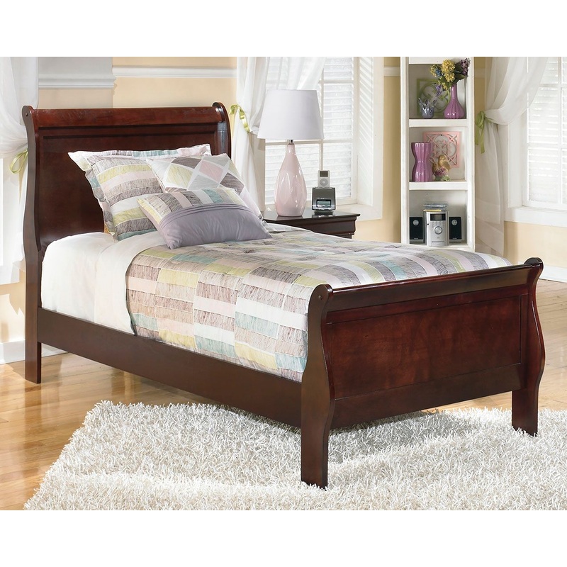 Alisdair – Sleigh Bed
