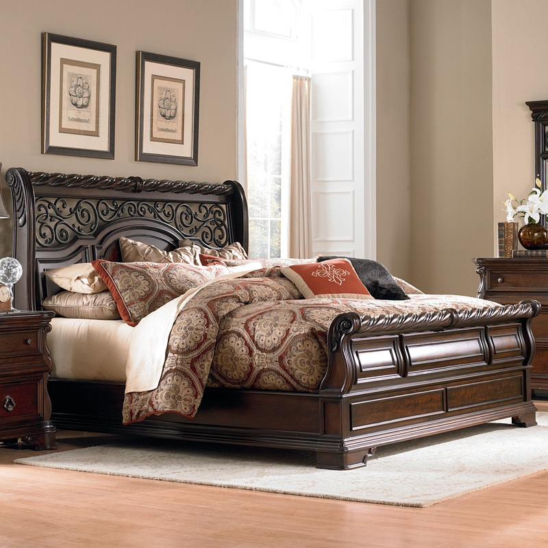 Arbor Place – Sleigh Bed