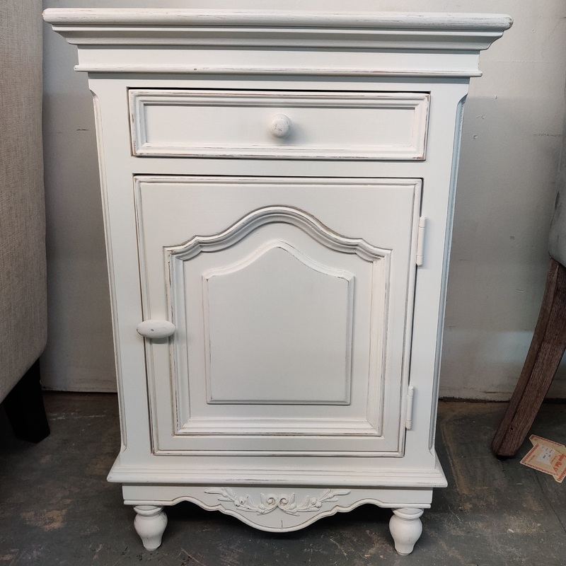 White Side Table | Floor Model